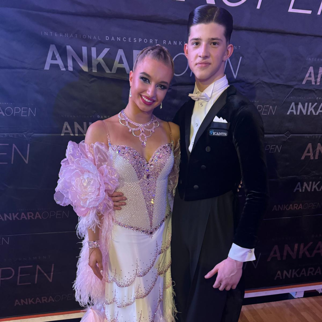 WDSF Europameisterschaft Standard U21: Dmytrii Forostianov und Helene Novalee Pilgert erreichen starken 9. Platz in Ankara