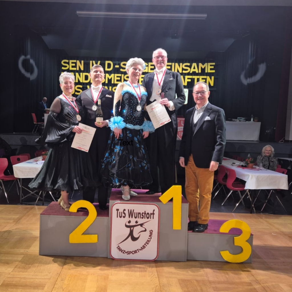 Bremer Landesmeisterschaft der Seinoren IV A Standard: 1. Platz Joachim und Ingrid Kühlinger (TSA d. TV Eiche Horn 1899) und 2. Platz Gregor und Barbara Jakob (TSG Bremerhaven) // Foto: privat