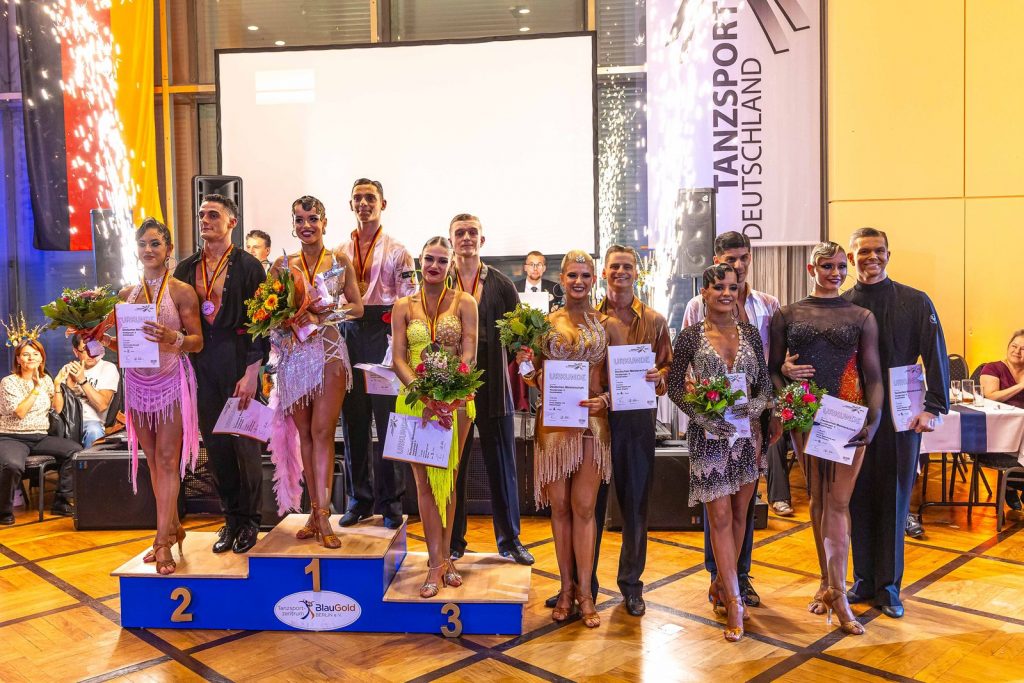 Siegerehrung Deutsche Meisterschaft Kombination 2026 - Deutsche Vizemeister: Danila Sitovs und Nora Corpas Díaz vom Grün-Gold-Club Bremen // Foto: René Bolcz